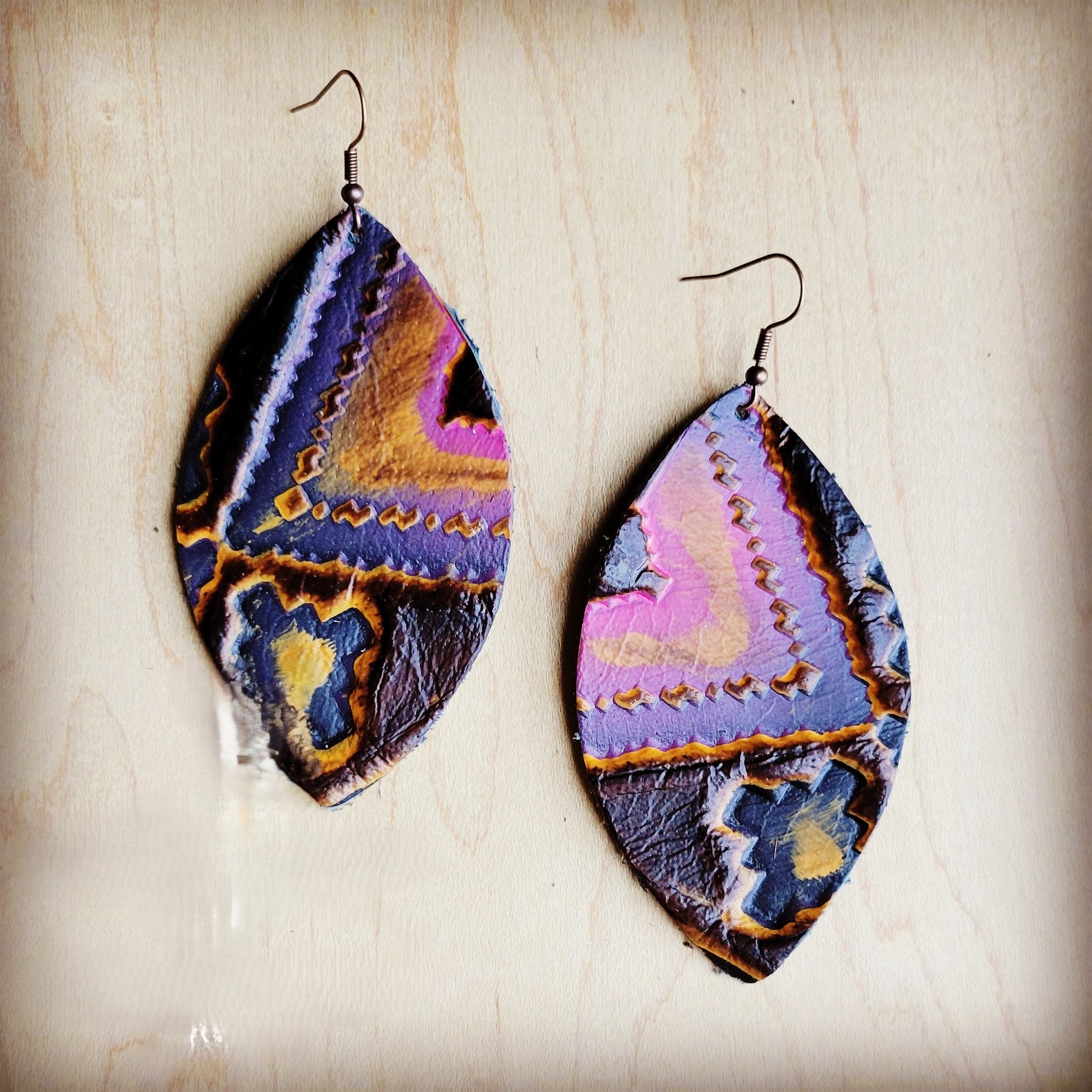**Leather Oval Earring-Magenta Navajo 215m
