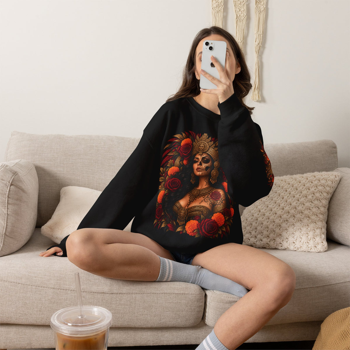 Reina Azteca: Entre Rosas y Cempasúchil | Unisex Heavy Blend™ Crewneck Sweatshirt