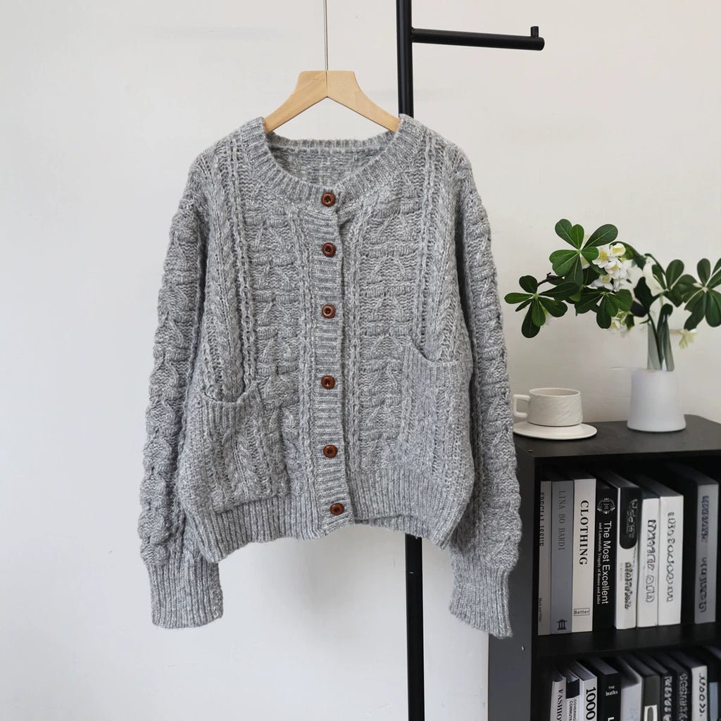 Relaxed Cable Knit Sweater