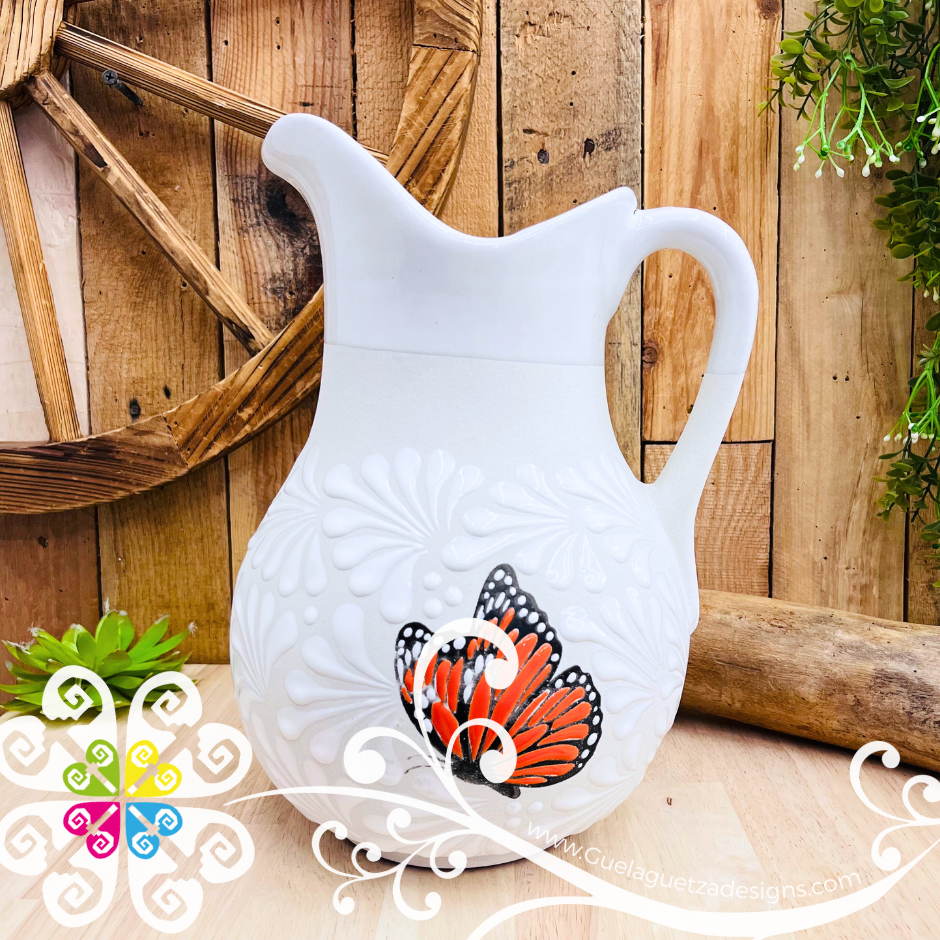 Mariposa White Espiga Large Pato Clay Pitcher - Jarro de Barro