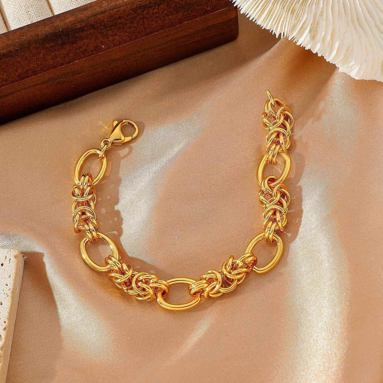 Queen Bracelet