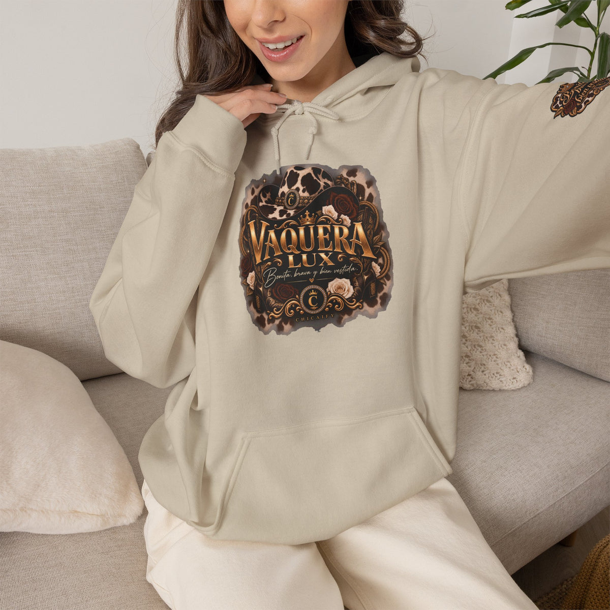 Vaquera Lux – Bonita, Brava y Bien Vestida | Heavy Blend™ Hooded Sweatshirt