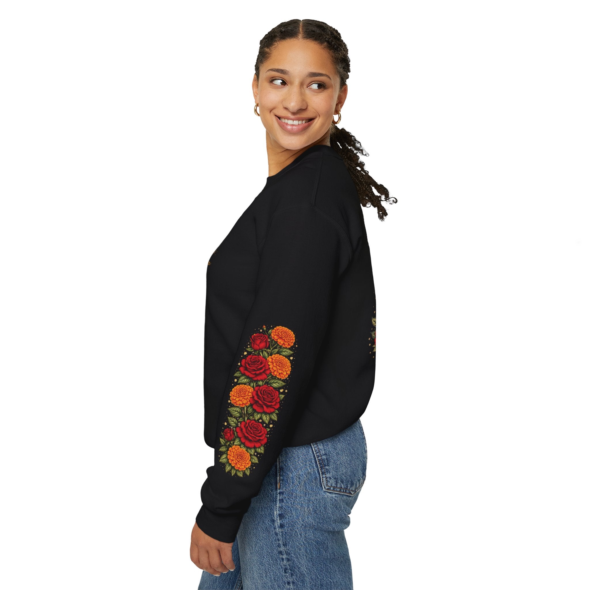 "Segura. Fuerte. Única." Rose Bouquet Sweatshirt