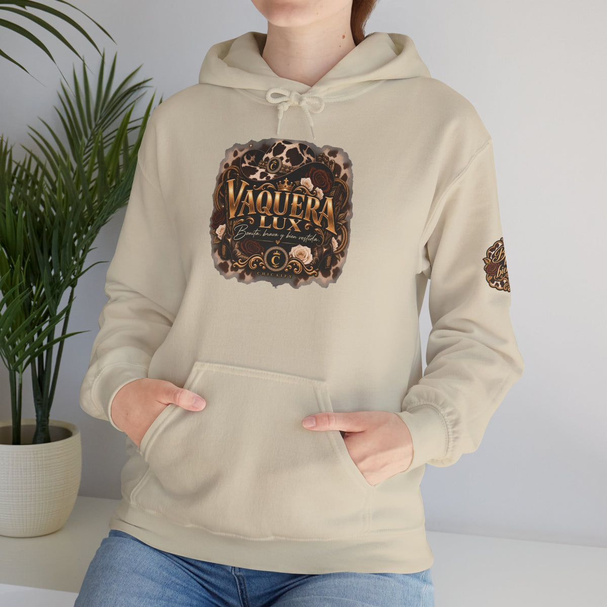 Vaquera Lux – Bonita, Brava y Bien Vestida | Heavy Blend™ Hooded Sweatshirt