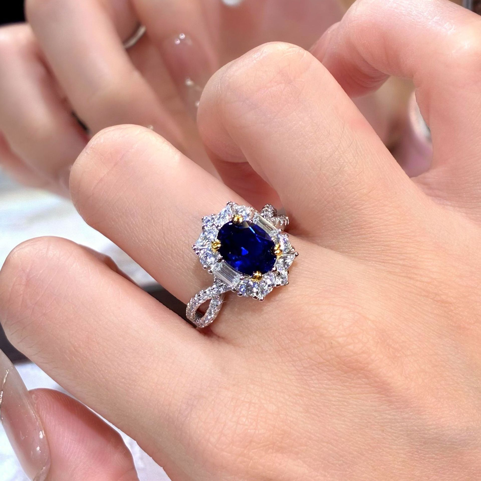 Luxe Back-cover Blue Spinel Color-changing Fully Diamond-encrusted Open Ring
