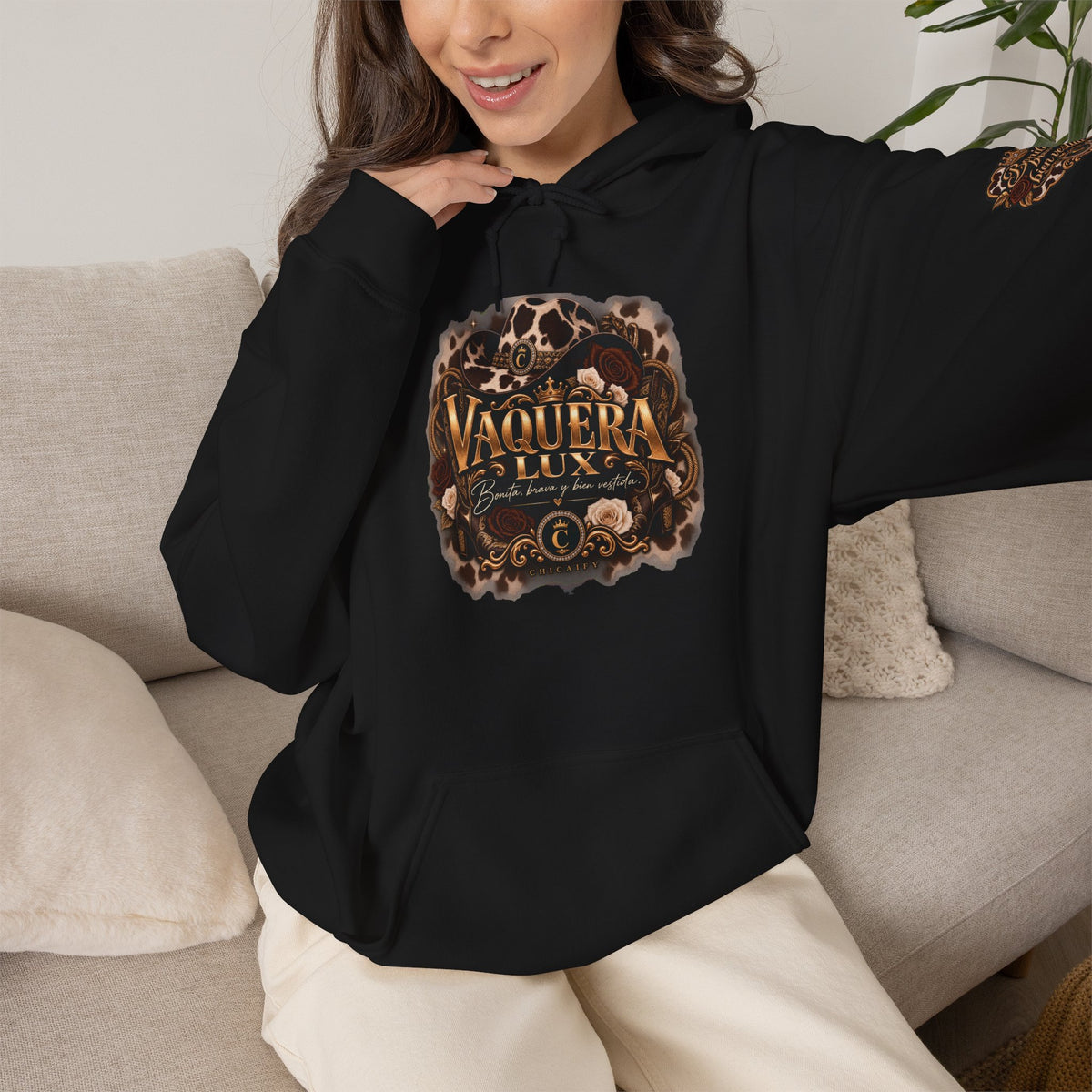 Vaquera Lux – Bonita, Brava y Bien Vestida | Heavy Blend™ Hooded Sweatshirt