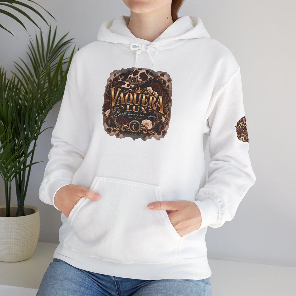 Vaquera Lux – Bonita, Brava y Bien Vestida | Heavy Blend™ Hooded Sweatshirt