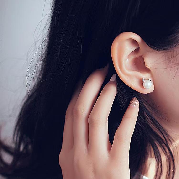 Luxe Cat-shaped Pearl Stud Earrings Elegant