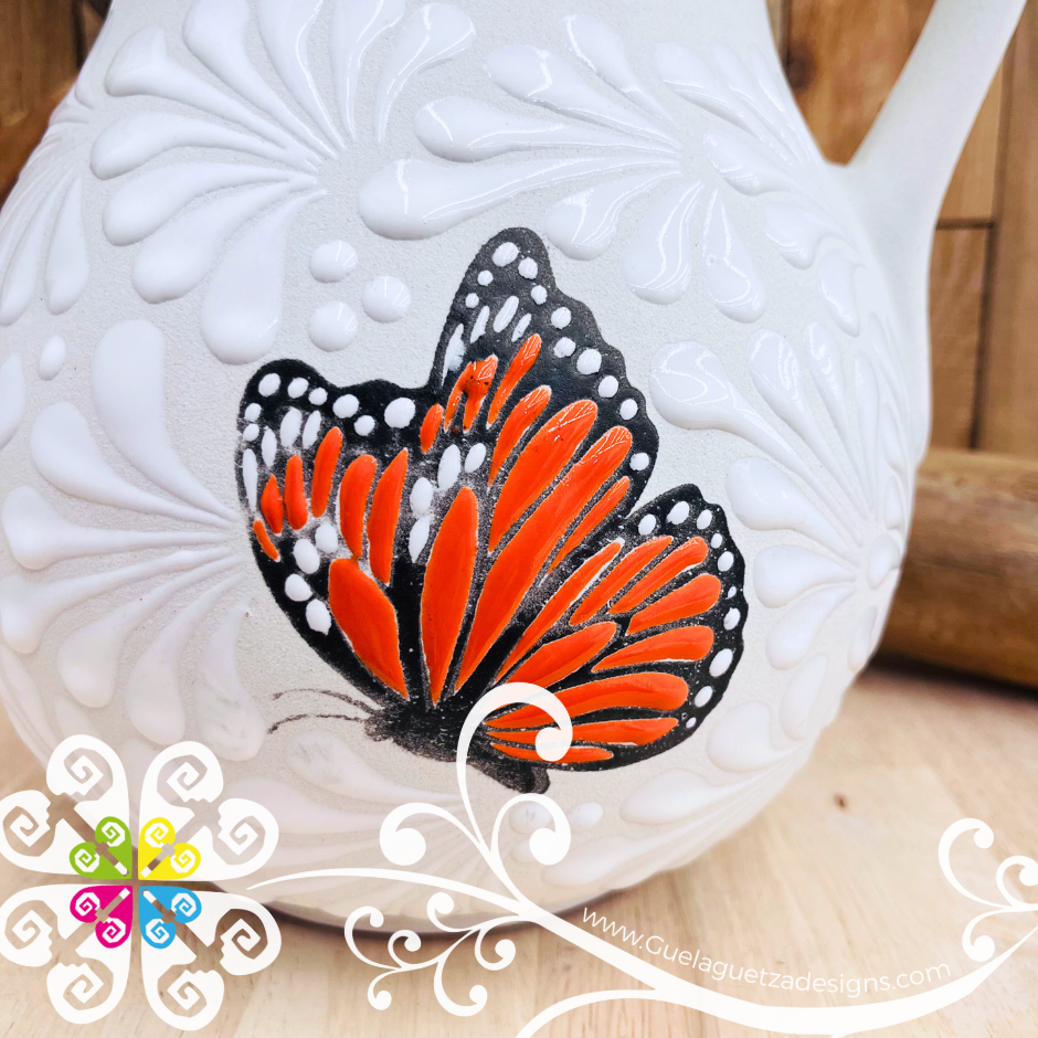 Mariposa White Espiga Large Pato Clay Pitcher - Jarro de Barro