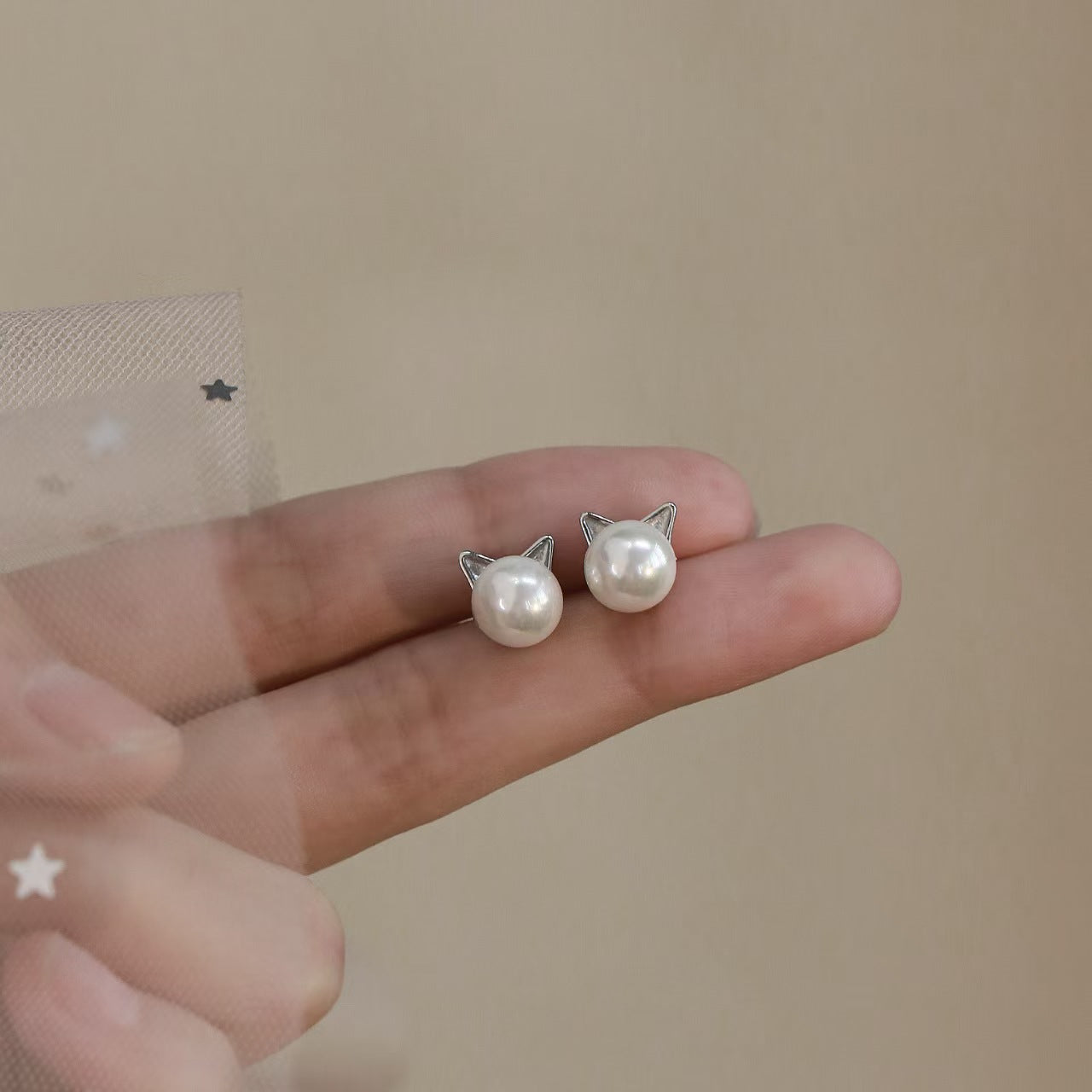 Luxe Cat-shaped Pearl Stud Earrings Elegant
