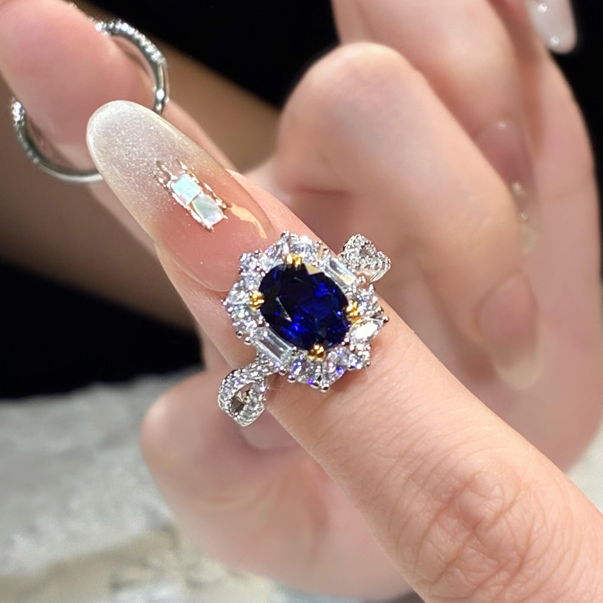Luxe Back-cover Blue Spinel Color-changing Fully Diamond-encrusted Open Ring