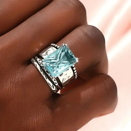 Luxe Retro Exaggerated Wide-Brimmed Aquamarine Zircon Ring