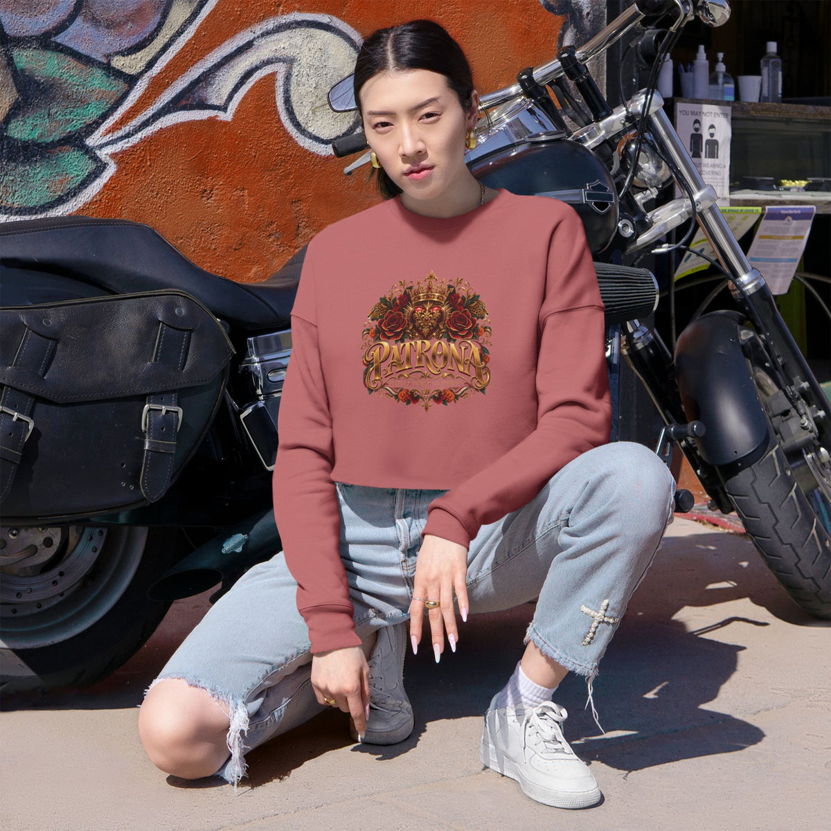 Patrona | Crowned in Power – Chicaify Collection | Women's Cropped Sweatshirt