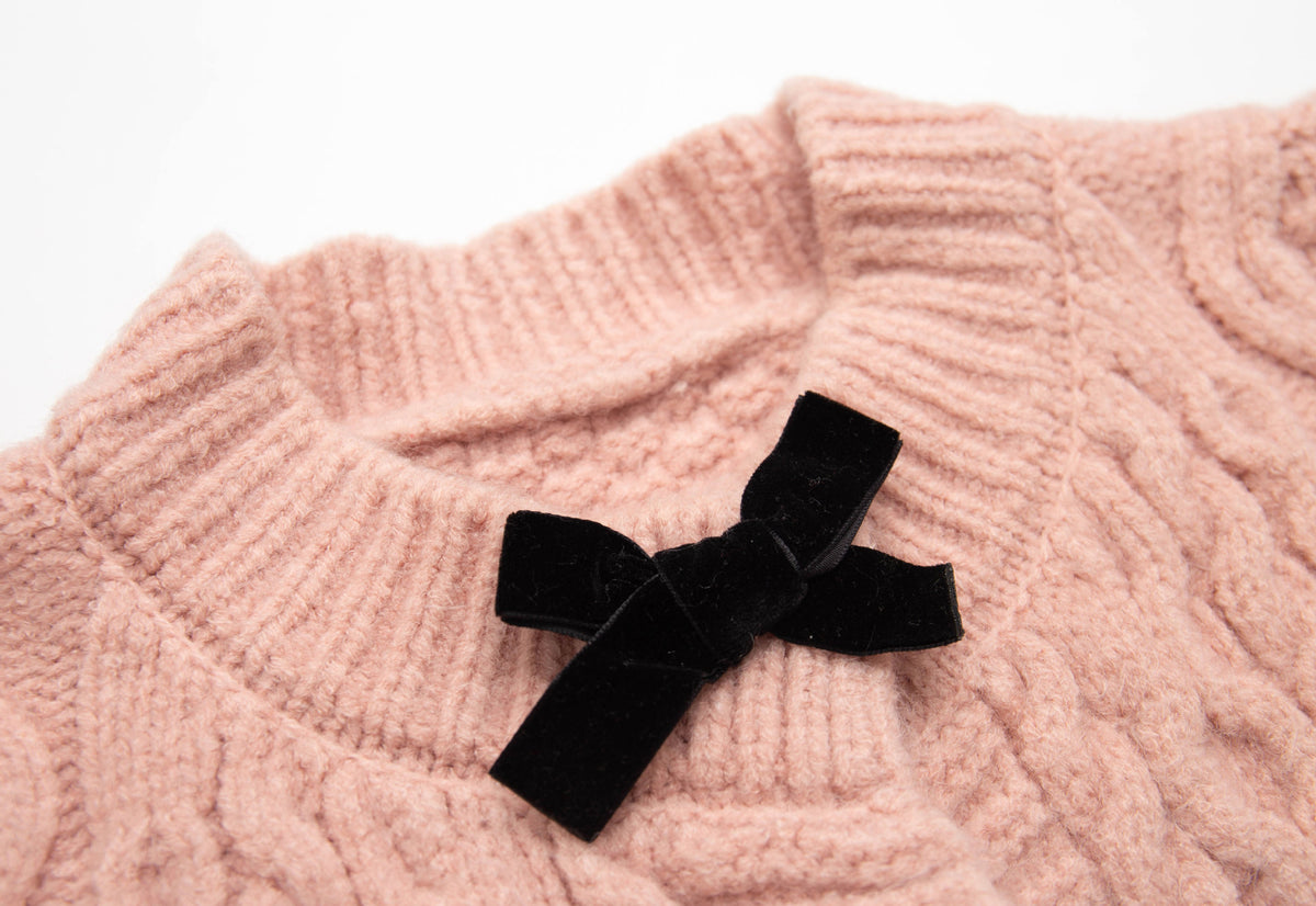 Round neck long sleeved sweater