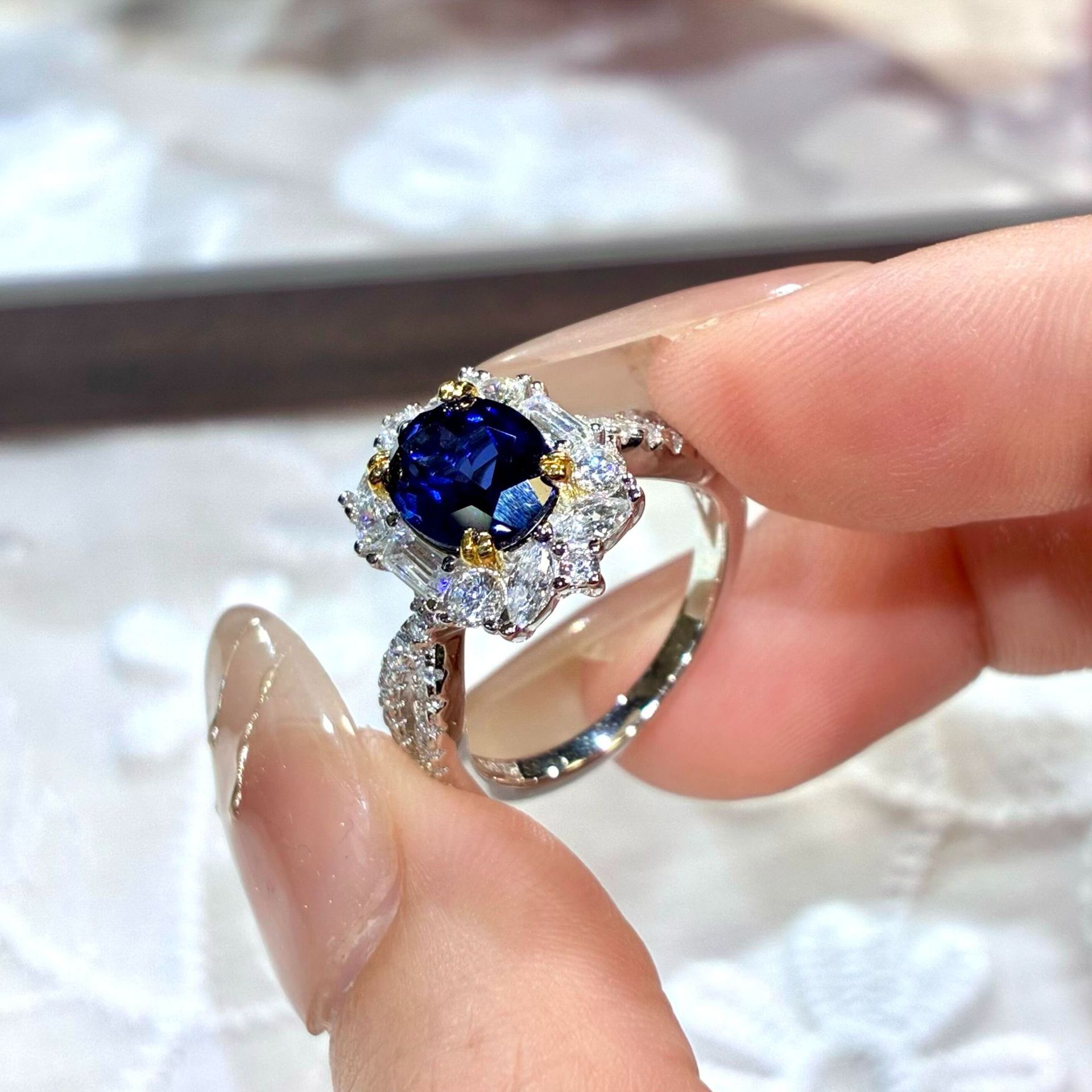 Luxe Back-cover Blue Spinel Color-changing Fully Diamond-encrusted Open Ring
