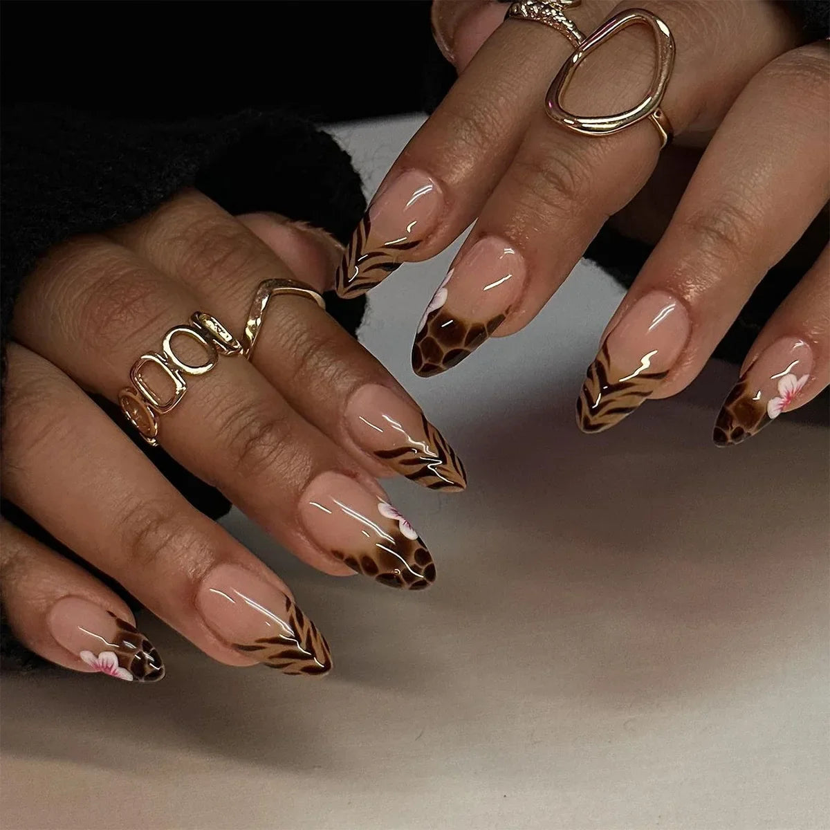 3D Bowknot Pearl Wearable Nail Art Fashion Leopard French Nude Almond Fake Nails Detachable Finished False Nails Press on Nails